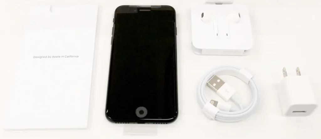 iphone SE 2nd box content